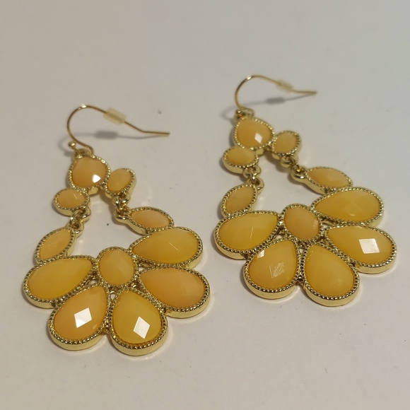 Amber Yellow Colored Chandelier Dangle Earrings Gold Tone Fishhook Style - Picture 6 of 7